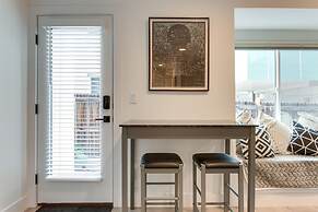 Jefferson Park Apartment: Walk to Empower Field!