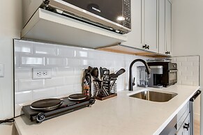 Jefferson Park Apartment: Walk to Empower Field!