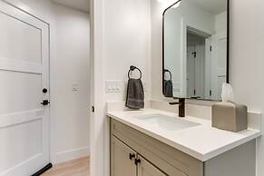 Jefferson Park Apartment: Walk to Empower Field!