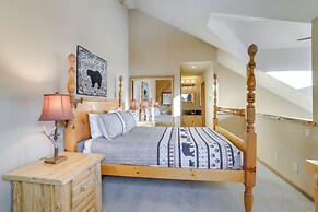 Mammoth Lakes Condo - Steps to Ski Lift!
