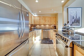 Mammoth Lakes Condo - Steps to Ski Lift!