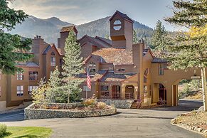Mammoth Lakes Condo - Steps to Ski Lift!