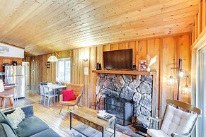 Near Skiing & Hiking: Dog-friendly Big Bear Cabin