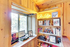 Near Skiing & Hiking: Dog-friendly Big Bear Cabin