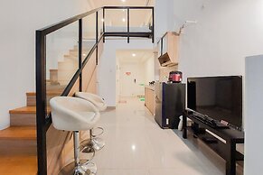 Spacious And Elegant Studio Loft Kingland Avenue Apartment