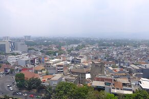 Comfortable And Nice 2Br At Grand Asia Afrika Apartment