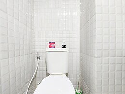 Homey And Warm Studio Apartment At Mansyur Residence