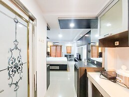 Homey And Warm Studio Apartment At Mansyur Residence