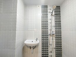 Homey And Warm Studio Apartment At Mansyur Residence