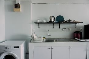 Cozy Living Studio Room Apartment At H Residence