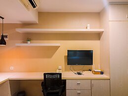 Modern And Cozy Studio At Student Park Apartment