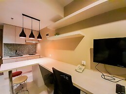 Modern And Cozy Studio At Student Park Apartment