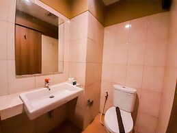 Modern And Cozy Studio At Student Park Apartment