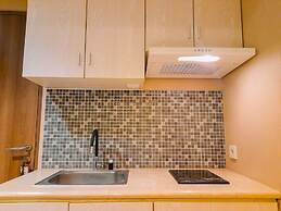 Modern And Cozy Studio At Student Park Apartment