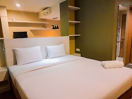 Modern And Cozy Studio At Student Park Apartment