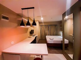 Modern And Cozy Studio At Student Park Apartment