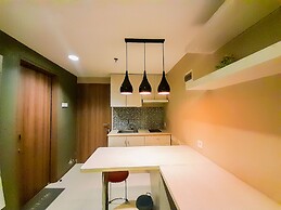 Modern And Cozy Studio At Student Park Apartment