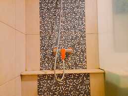 Modern And Cozy Studio At Student Park Apartment