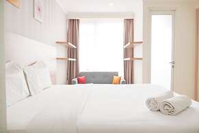 Warm And Best Studio At Menteng Park Apartment