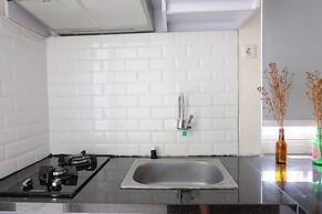 Modern Look 2Br At Apartment Parahyangan Residence