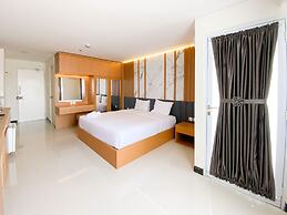Homey And Strategic Studio (No Kitchen) At Sentraland Semarang Apartme