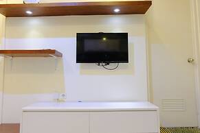 Homey And Modern Designed 2Br Apartment Parahyangan Residence