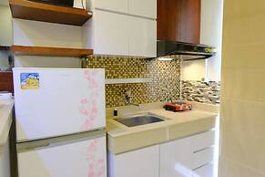 Homey And Modern Designed 2Br Apartment Parahyangan Residence