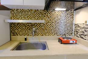 Homey And Modern Designed 2Br Apartment Parahyangan Residence