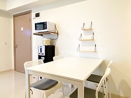 Homey And Modern 2Br At 6Th Floor Meikarta Apartment