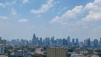 Modern Look And Comfy 2Br Menteng Park Apartment