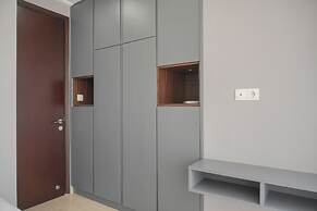 Modern Look And Comfy 2Br Menteng Park Apartment