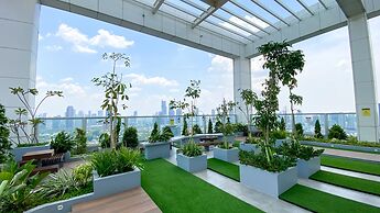 Modern Look And Comfy 2Br Menteng Park Apartment