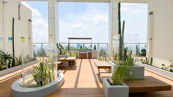 Modern Look And Comfy 2Br Menteng Park Apartment