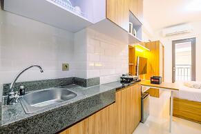Modern And Comfy Studio At Transpark Cibubur Apartment
