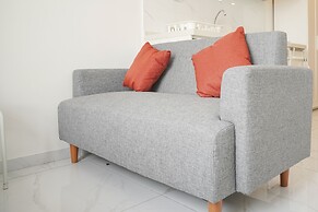 Homey And Well Furnished Studio Sky House Alam Sutera Apartment