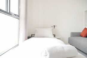 Homey And Well Furnished Studio Sky House Alam Sutera Apartment