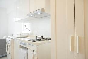 Homey And Well Furnished Studio Sky House Alam Sutera Apartment