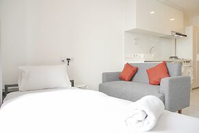 Homey And Well Furnished Studio Sky House Alam Sutera Apartment