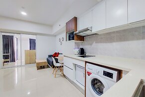Homey And Cozy Stay 1Br Tamansari Bintaro Mansion Apartment