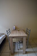 Room in Studio - Condo Gardens Leuven - Budget Studio Single