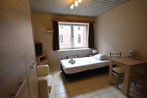 Room in Studio - Condo Gardens Leuven - Budget Studio Single