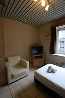 Room in Studio - Condo Gardens Leuven - Budget Studio Single