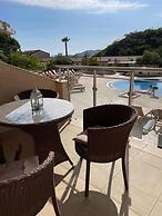 BH One bedroom Apartment - shared pool