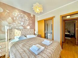 BH One bedroom Apartment - shared pool