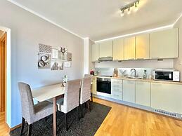 BH One bedroom Apartment - shared pool