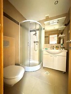 BH One bedroom Apartment - shared pool