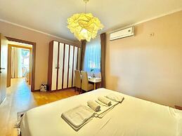 BH One bedroom Apartment - shared pool