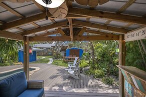 The Shady Mermaid 2 Bedroom Home by RedAwning