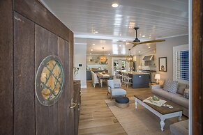 The Shady Mermaid 2 Bedroom Home by RedAwning