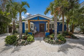 The Shady Mermaid 2 Bedroom Home by RedAwning
